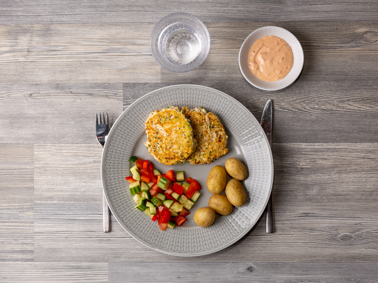 Sej- och laxbiffar med chilimajonnäs