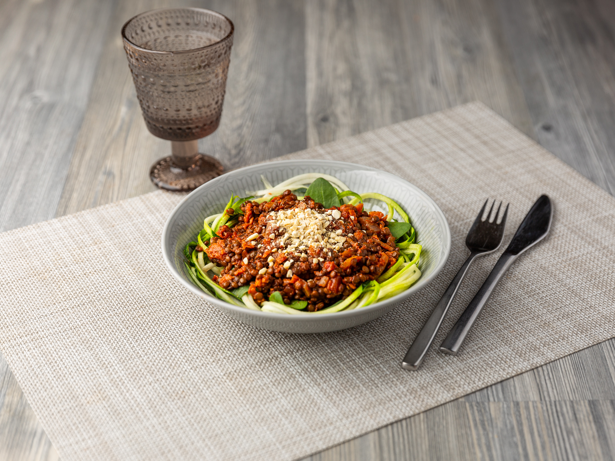 Belugabolognese med zucchinispaghetti