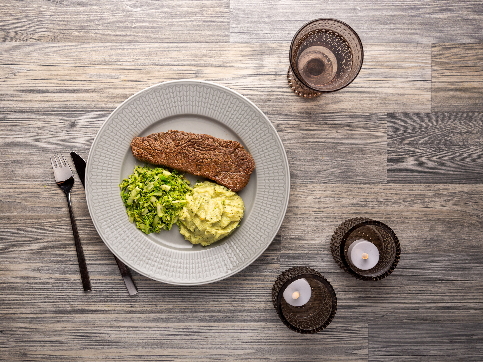 Ryggbiff med broccoliris och jordärtskockskräm